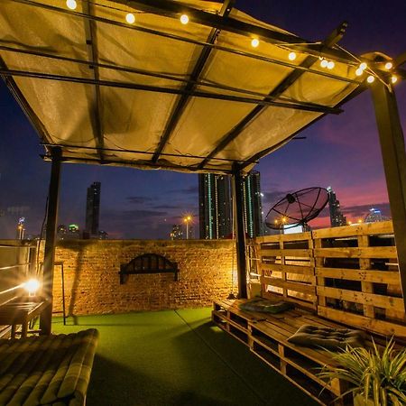 The Bridge Hostel Bangkok Exterior foto