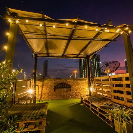 The Bridge Hostel Bangkok Exterior foto