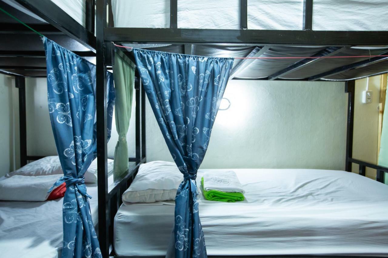 The Bridge Hostel Bangkok Exterior foto