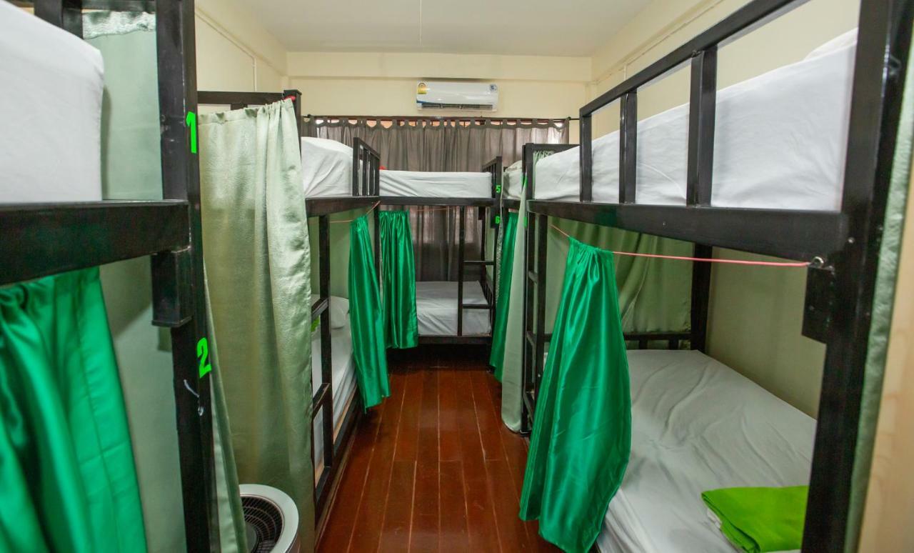 The Bridge Hostel Bangkok Exterior foto