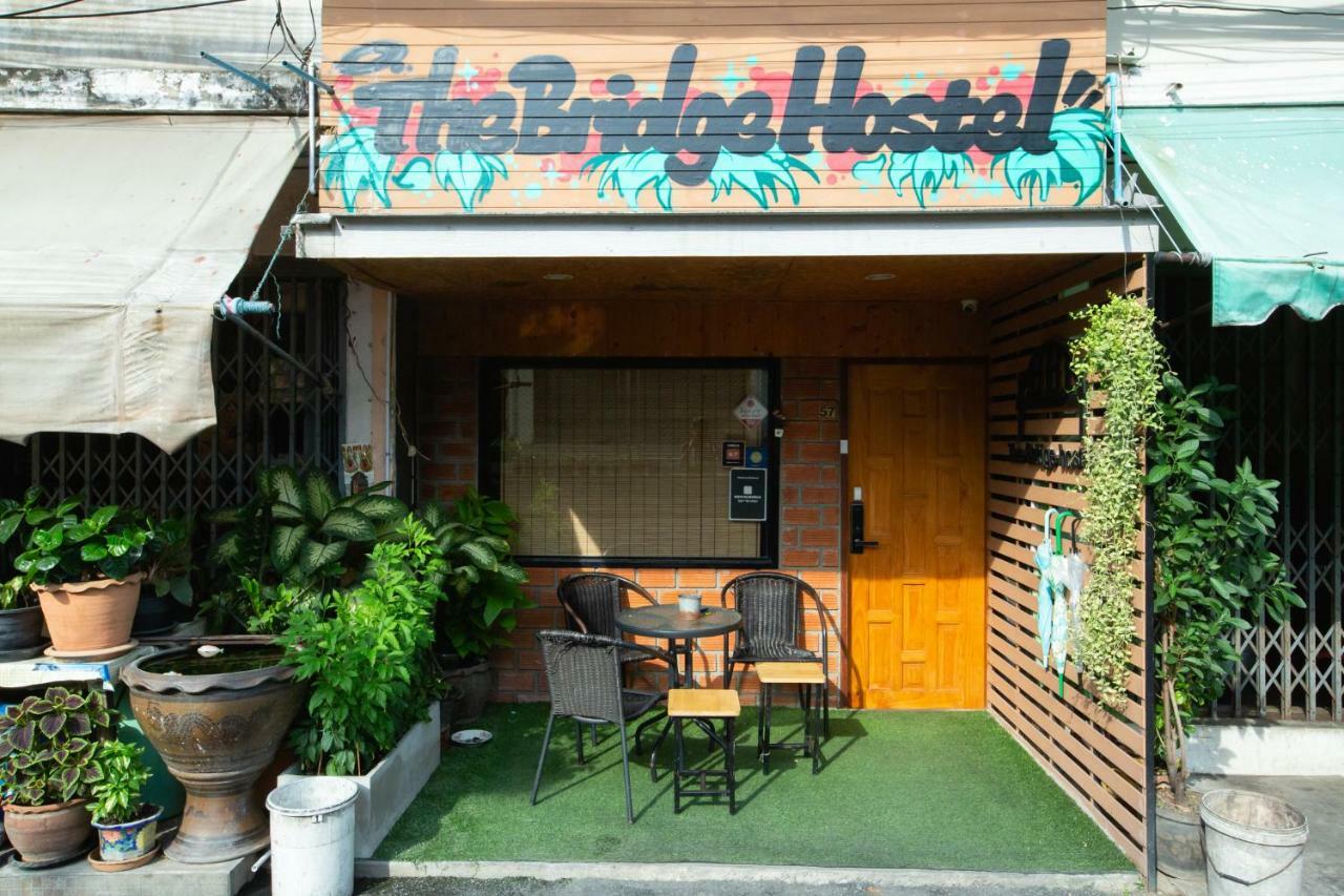 The Bridge Hostel Bangkok Exterior foto