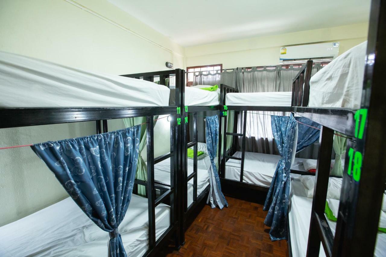 The Bridge Hostel Bangkok Exterior foto