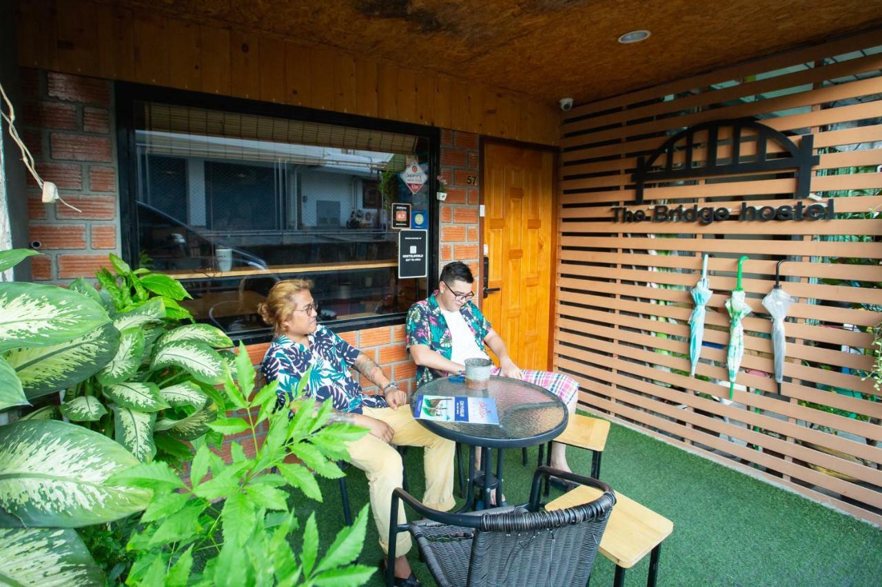 The Bridge Hostel Bangkok Exterior foto