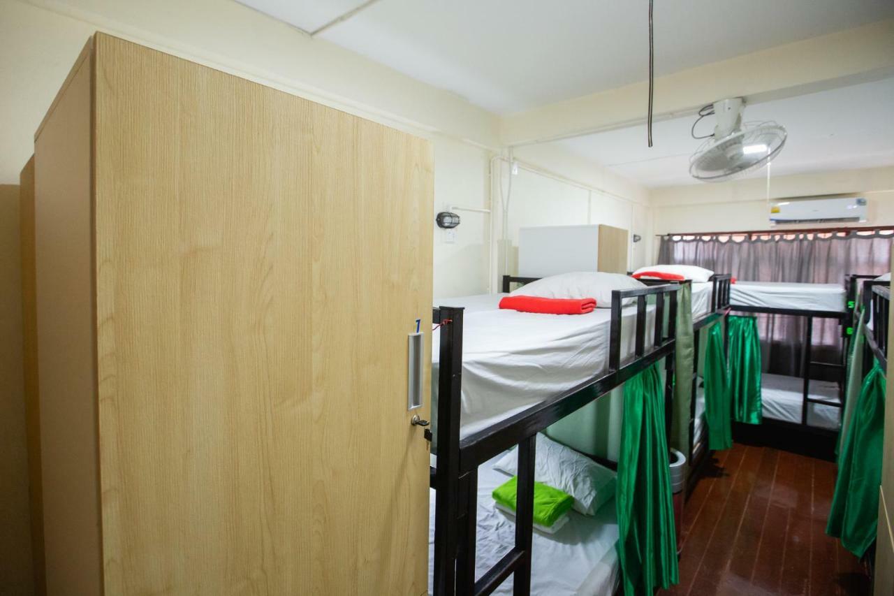 The Bridge Hostel Bangkok Exterior foto