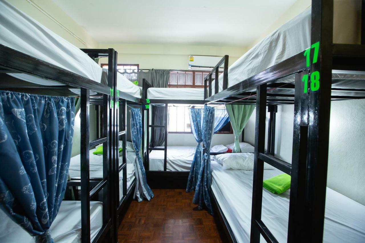 The Bridge Hostel Bangkok Exterior foto